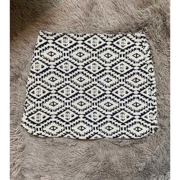 Topshop Cream and Black Geometric Moroccan Woven Mini Skirt, Size 6 - Picture 1 of 4